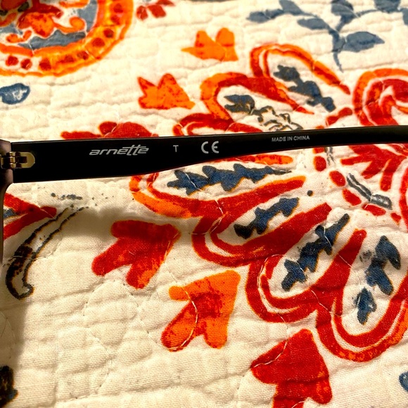 Arnette Cut Back Mirrored Sunglasses in near perfect condition. - Picture 5 of 5